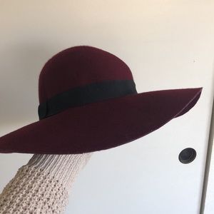 Wool hat in a deep purple color